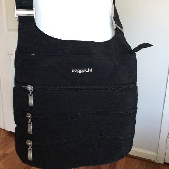 PRICE DROP! Baggallini Black Crossbody Bag - Picture 2 of 7